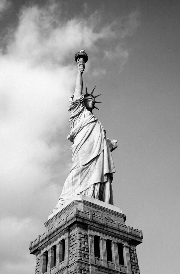 黑白自由女神像