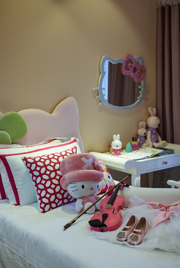 现代可爱风卧室粉色儿童房hellokitty室内装修效果图